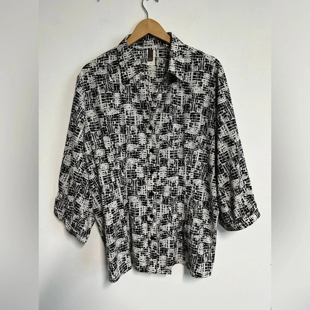 Sere Nada Women’s Size 18 Black White Pleated Button Blouse Stretch Artsy Career